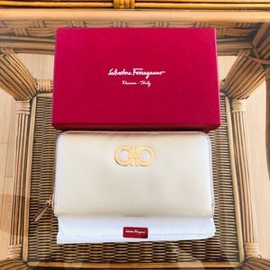 Salvatore Ferragamo Gancini ZIP Wallet